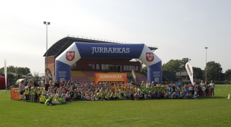 &Scaron;tai ir nubėgo &bdquo;Juro ir Barkaus mylią&ldquo; vir&scaron; 300 Jurbarko miesto ir rajono mažylių!