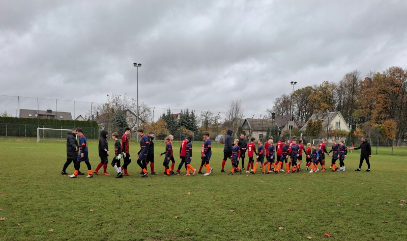 Įtemptos futbolo rungtynės namuose
