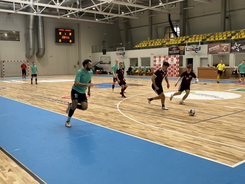 Įsibėgėja Atviros 2025 m. Jurbarko rajono salės futbolo pirmenybės